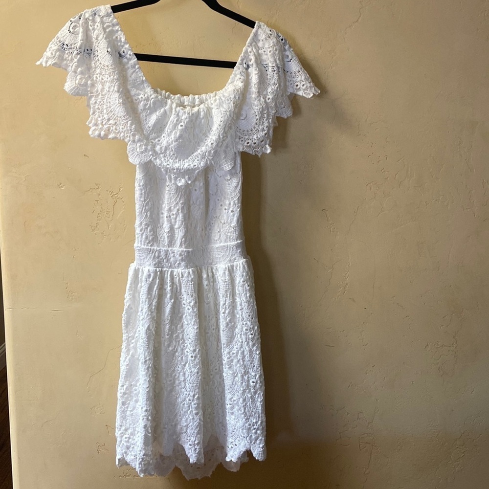 Sz 2 (S/M) Nightcap White Lace USA off the Shoulder open back mini Dress Soft! - Picture 2 of 7